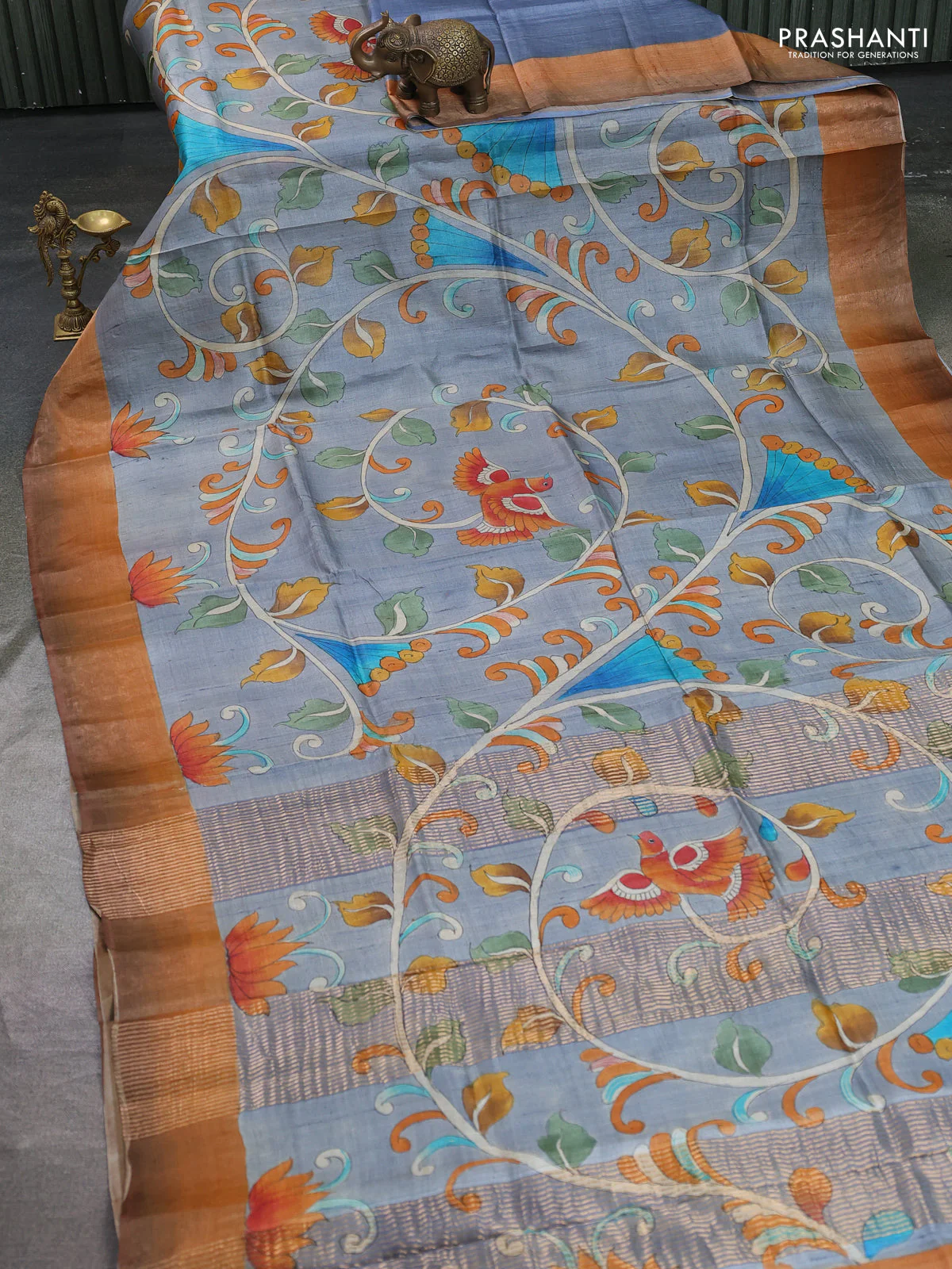 Pure tussar silk saree grey and peach shade with allover kalamkari hand painted prints and zari woven border - Image 2