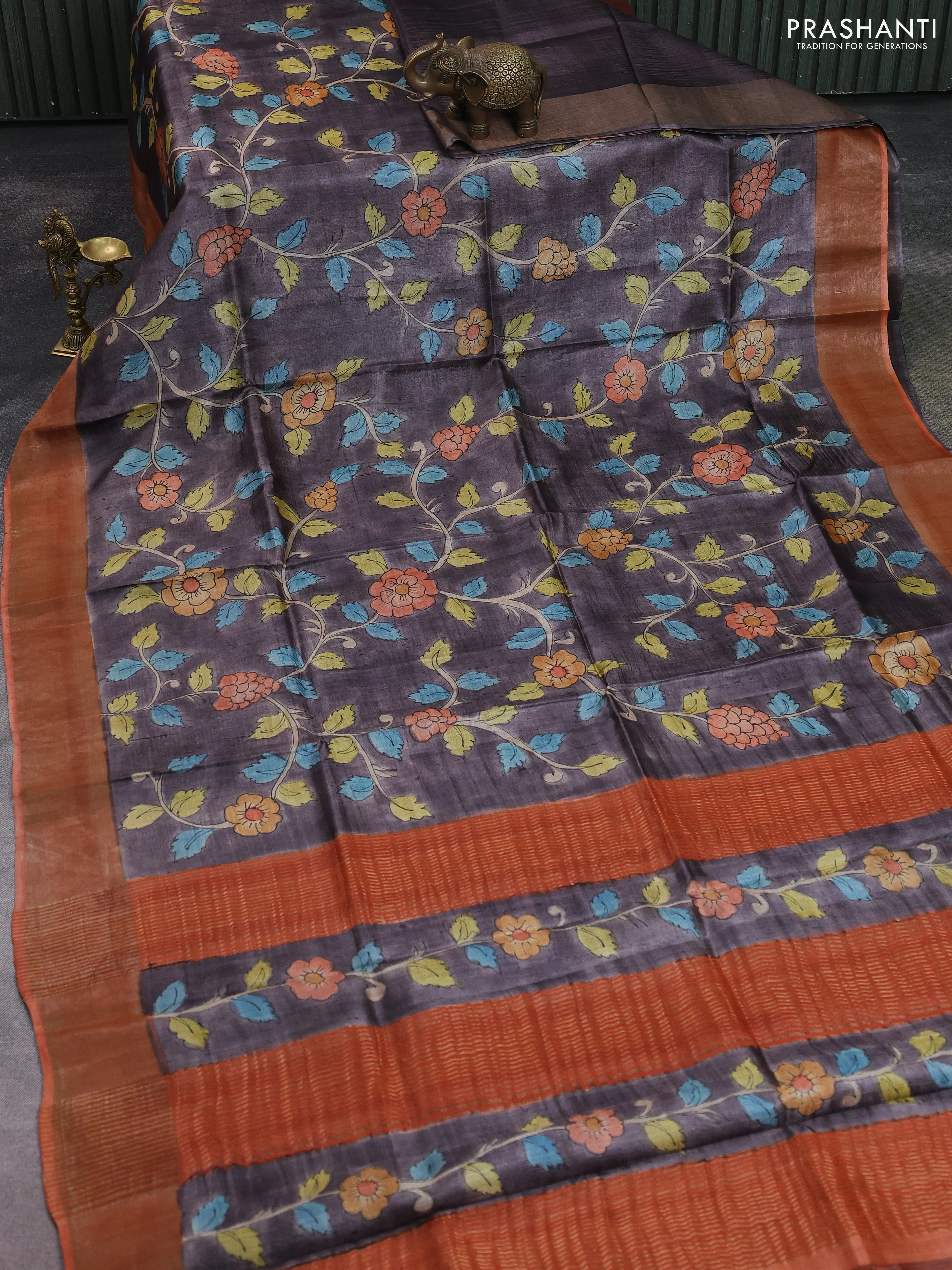Pure tussar silk saree grey shade and peach shade with allover hand painted prints and zari woven border - Image 2