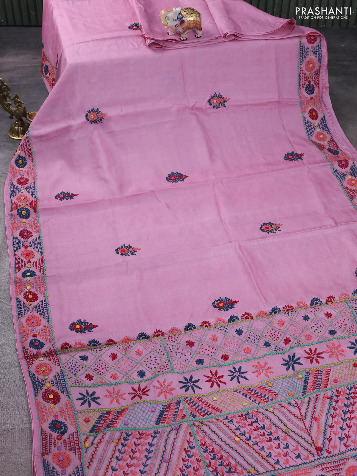 Pure tussar silk saree light pink with embrioidery work buttas and kantha stitch work pallu - Image 2