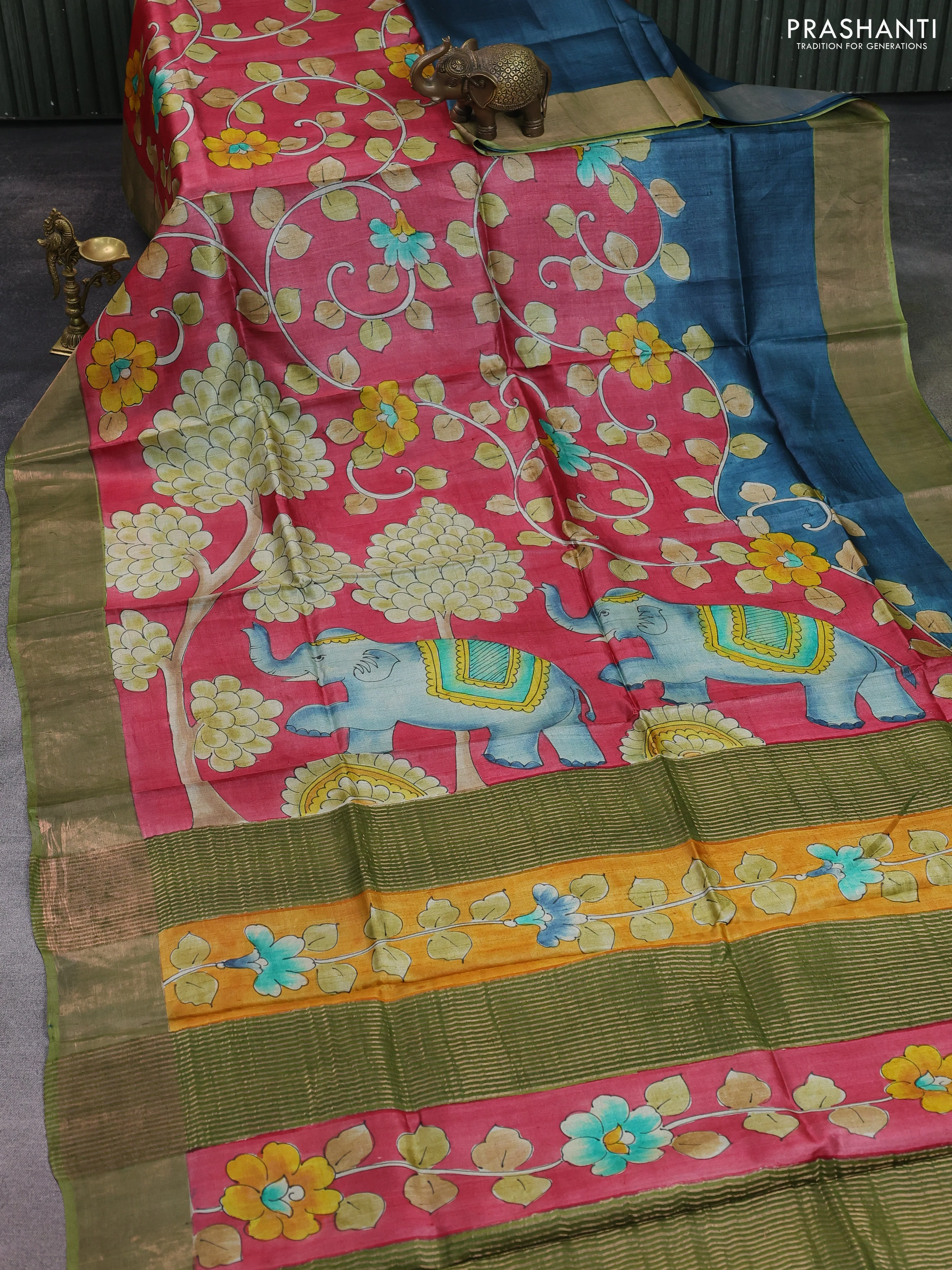 Pure tussar silk saree peach pink and pastel green with allover hand painted prints and zari woven border - Image 2