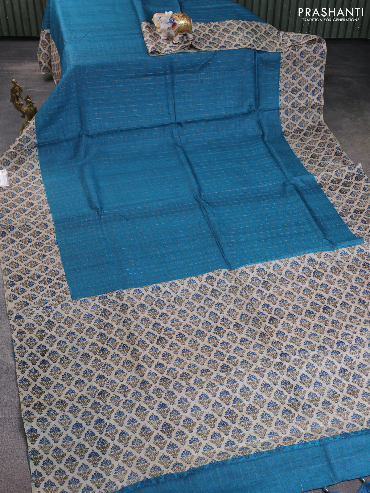 Pure tussar silk saree peacock blue and beige with allover zari checked pattern and printed butta border - Image 2