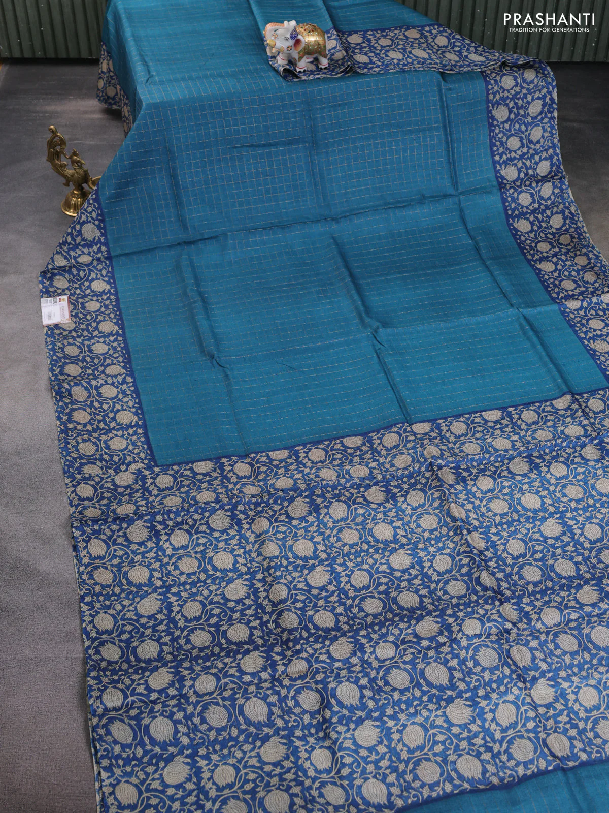 Pure tussar silk saree peacock blue and blue with allover zari checked pattern and kalamkari printed border - Image 2
