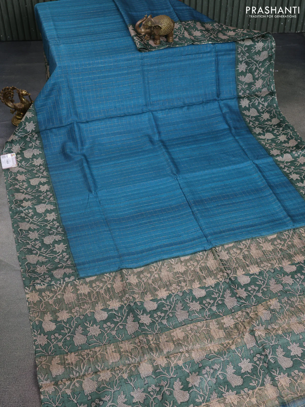 Pure tussar silk saree peacock blue and green shade with allover zari checked pattern and kalamkari printed border - Image 2