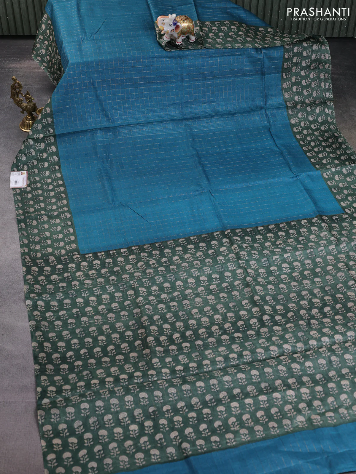 Pure tussar silk saree peacock green and bottle green with allover zari checked pattern and floral printed border - Image 2