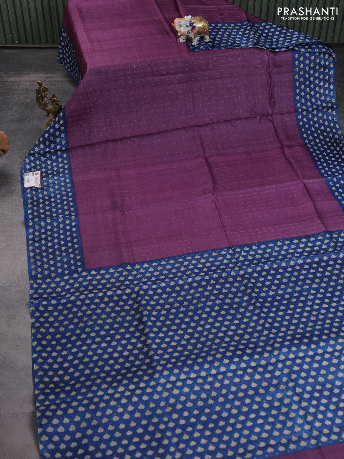 Pure tussar silk saree purple and blue with allover zari checked pattern and printed border - Image 2