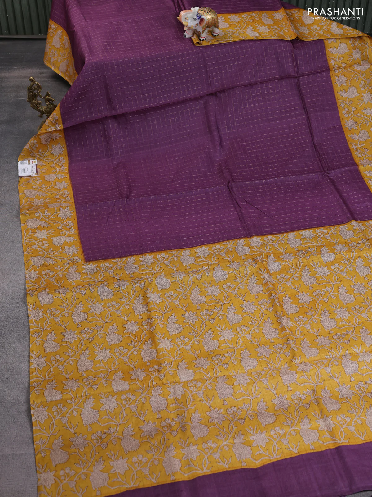 Pure tussar silk saree purple and yellow with allover zari checked pattern and kalamkari printed border - Image 2