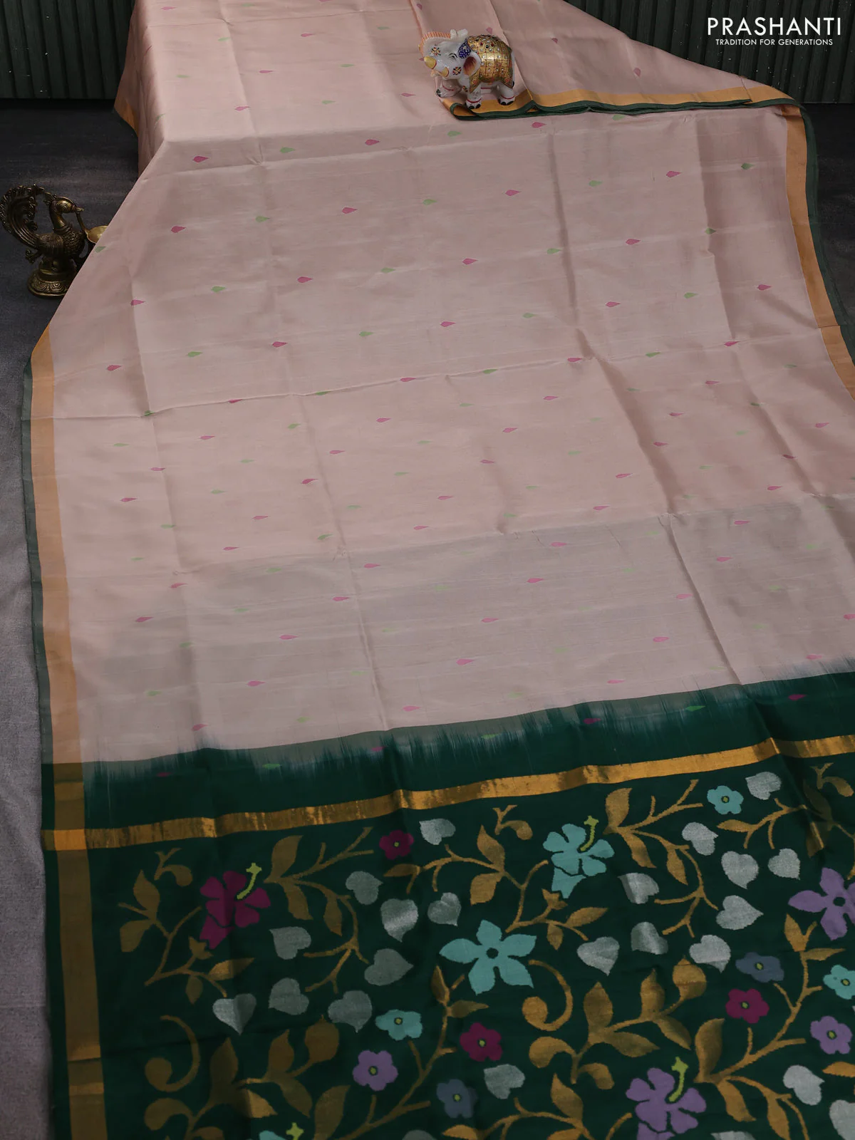 Pure uppada silk saree beige and green with thread woven thilak buttas and jamdhani design pallu - Image 2
