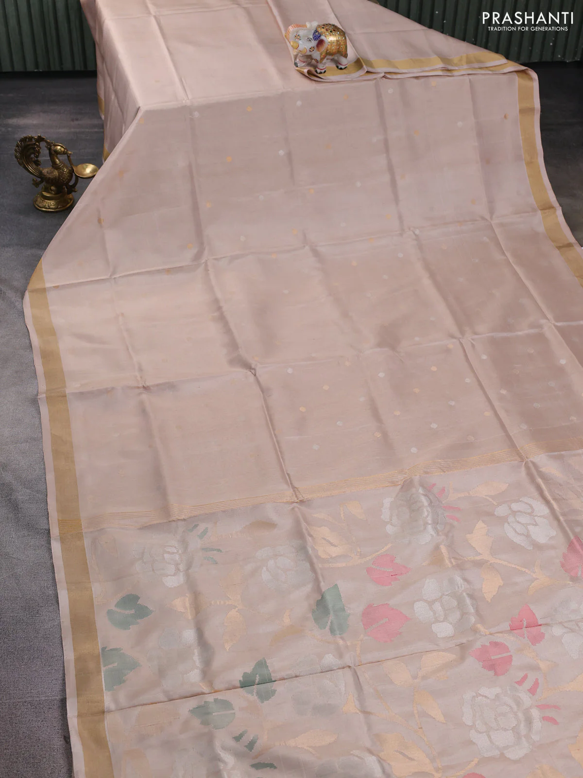 Pure uppada silk saree beige with silver & gold zari woven buttas and jamdhani design pallu - Image 2