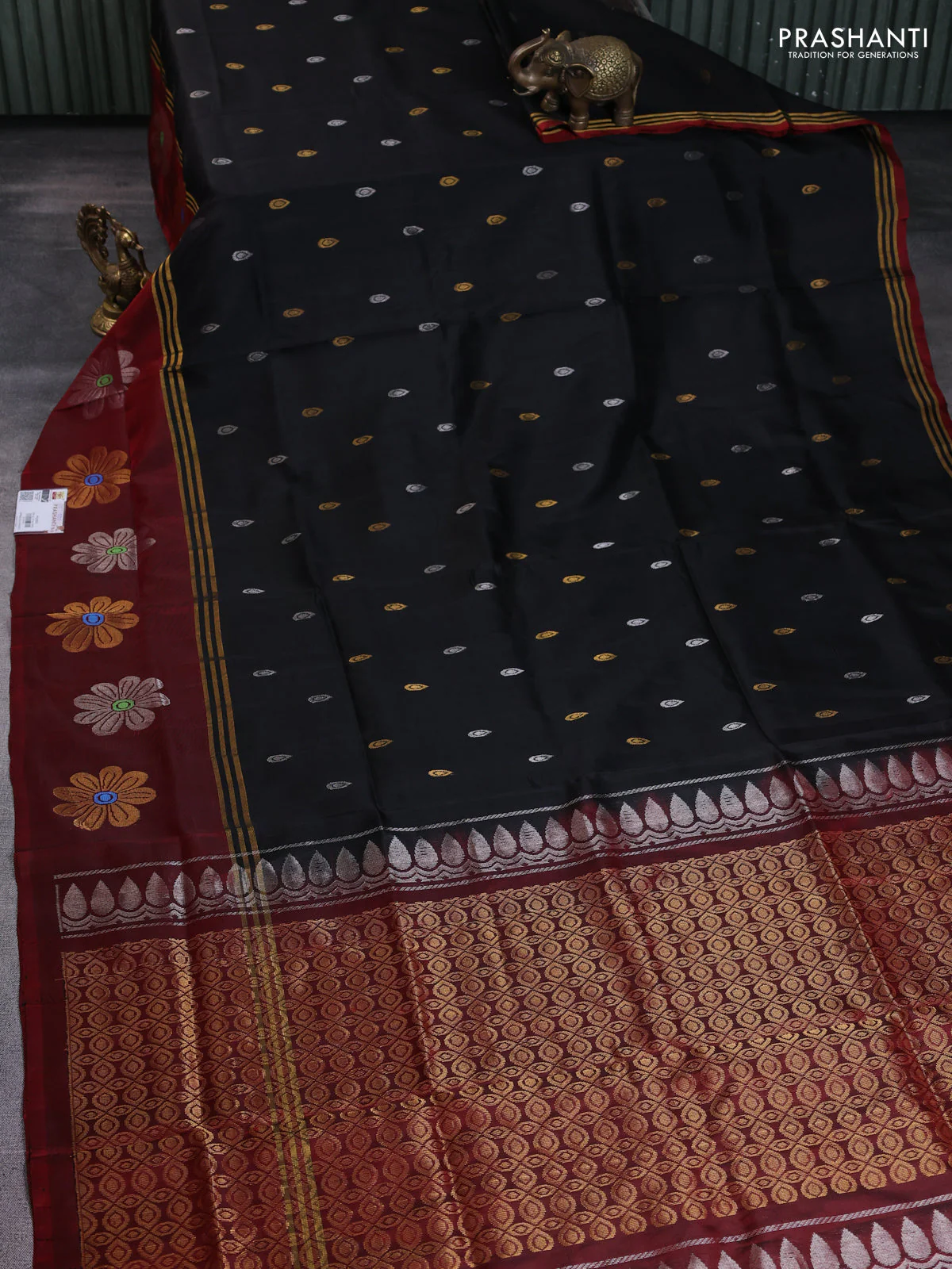 Pure uppada silk saree black and maroon with silver zari woven buttas and floral design zari woven butta border - Image 2