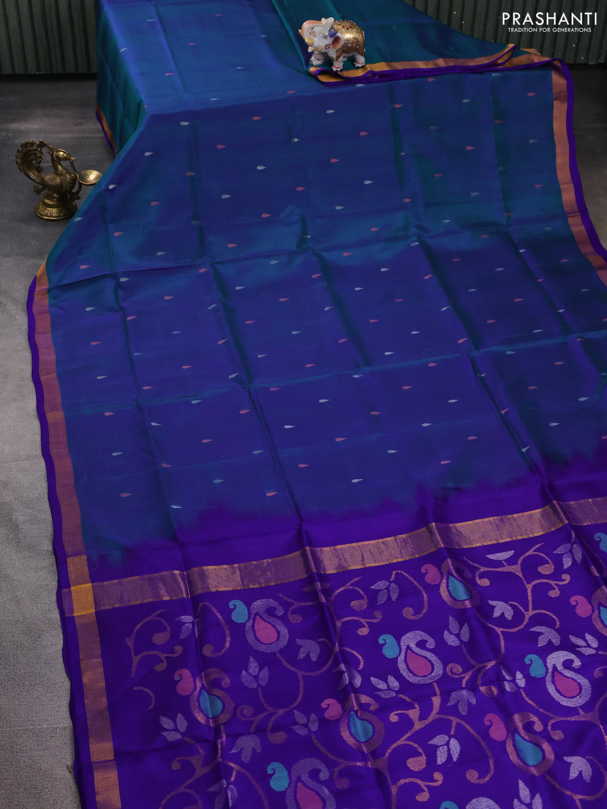 Pure uppada silk saree dual shade of greenish violet and violet with silver & gold zari woven thilak buttas and jamdhani design pallu - Image 2
