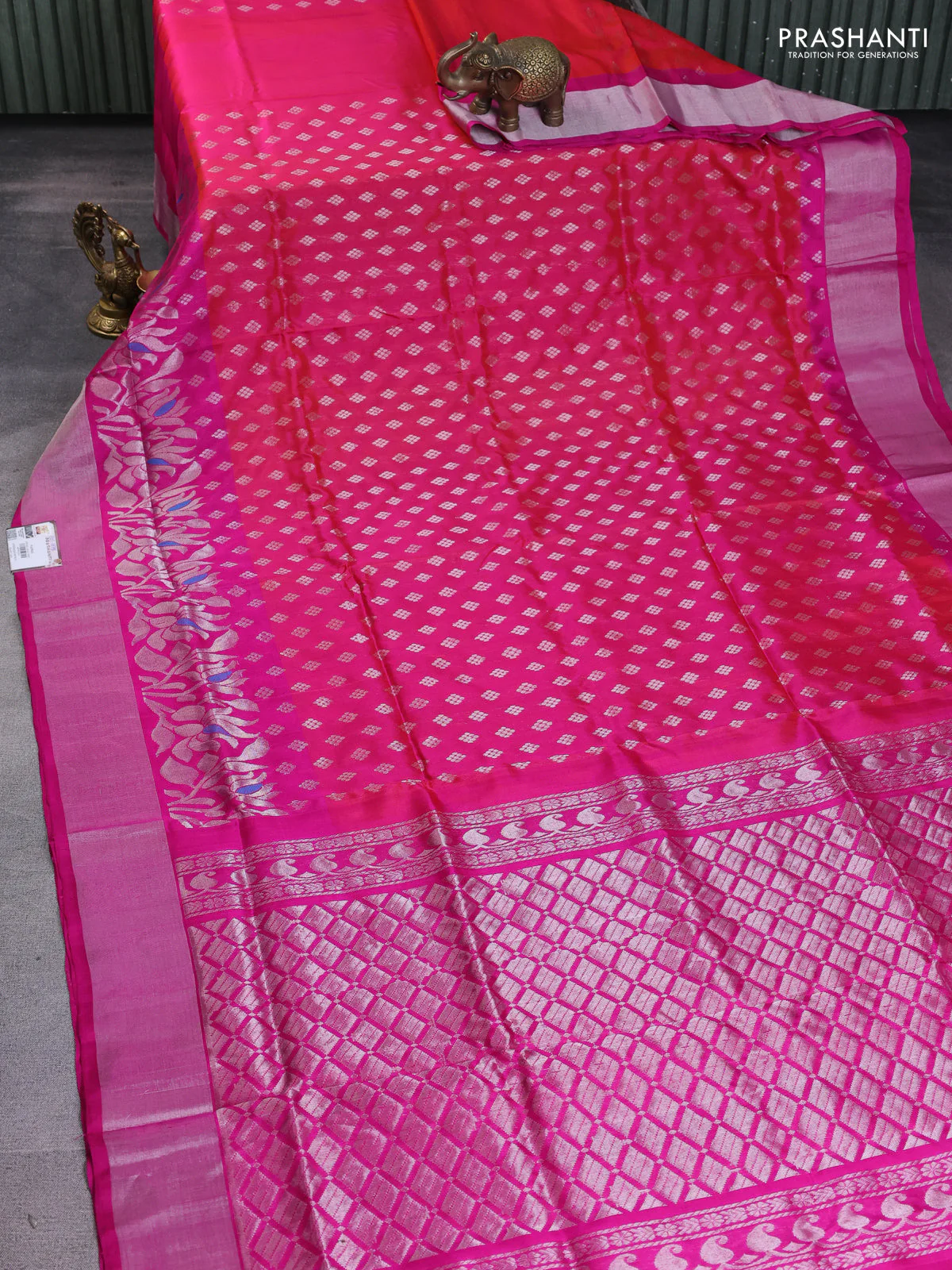 Pure uppada silk saree dual shade of pink and pink with allover silver zari woven buttas and long rich zari woven border - Image 2