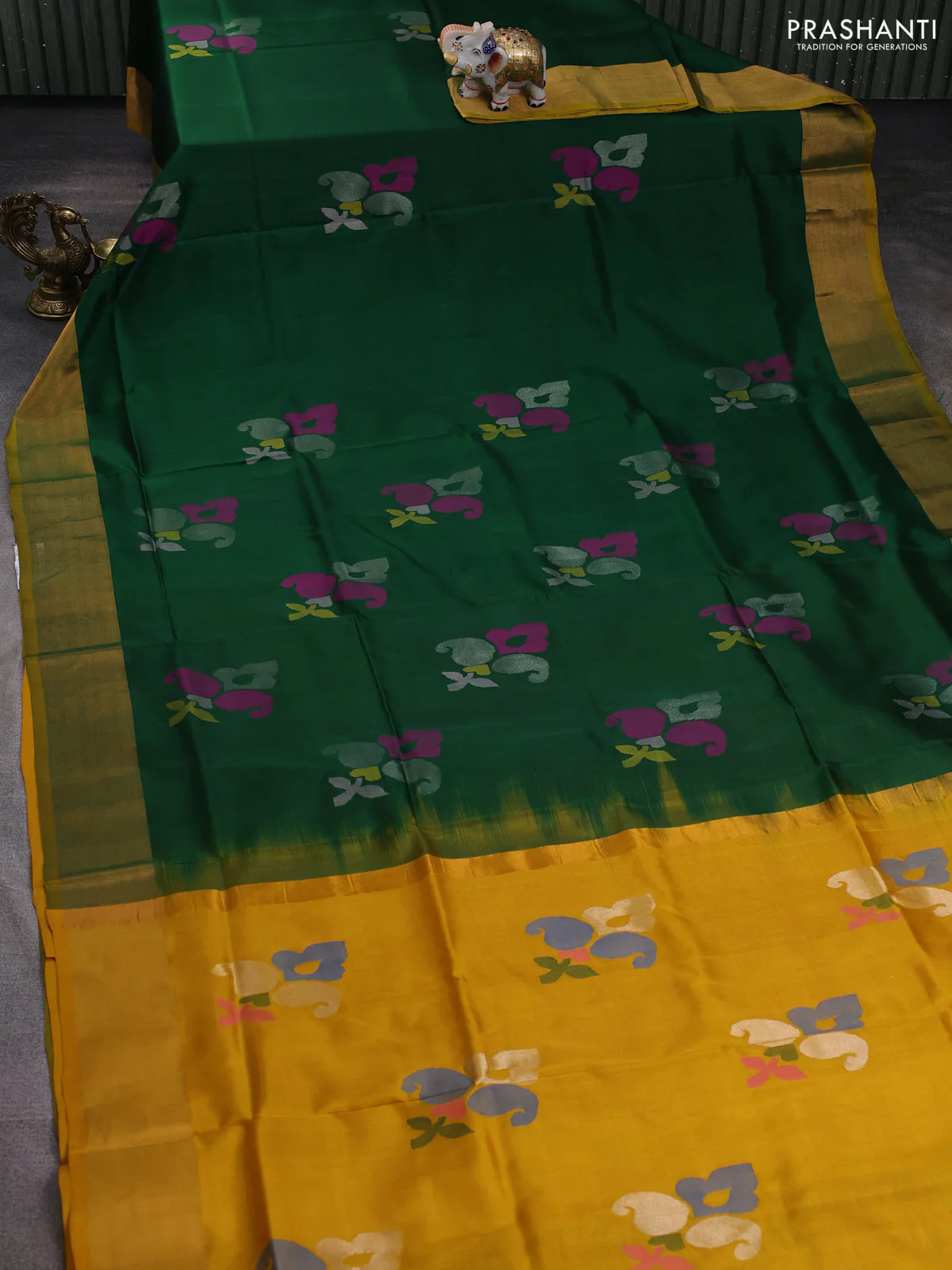 Pure uppada silk saree green and mustard yellow with jamdhani buttas and jamdhani design pallu - Image 2