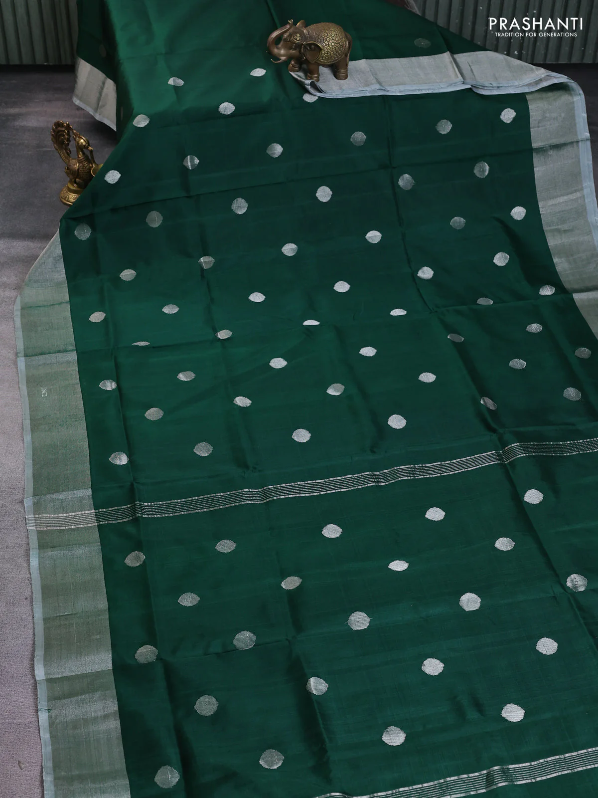 Pure uppada silk saree green with silver zari woven coin buttas and silver zari woven border - Image 2