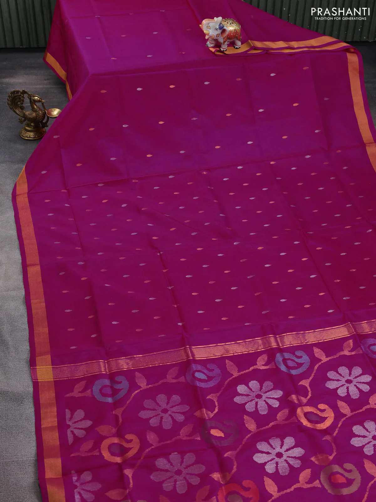 Pure uppada silk saree magenta pink with silver & gold zari woven thilak buttas and jamdhani design pallu - Image 2