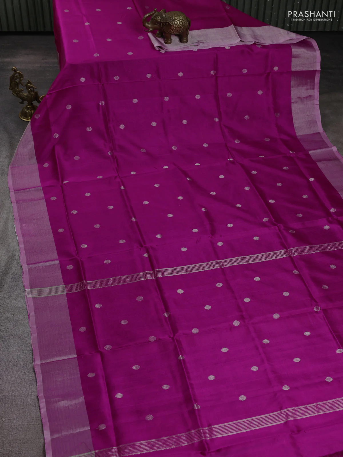 Pure uppada silk saree pink with silver zari woven buttas and silver zari woven buttas - Image 2