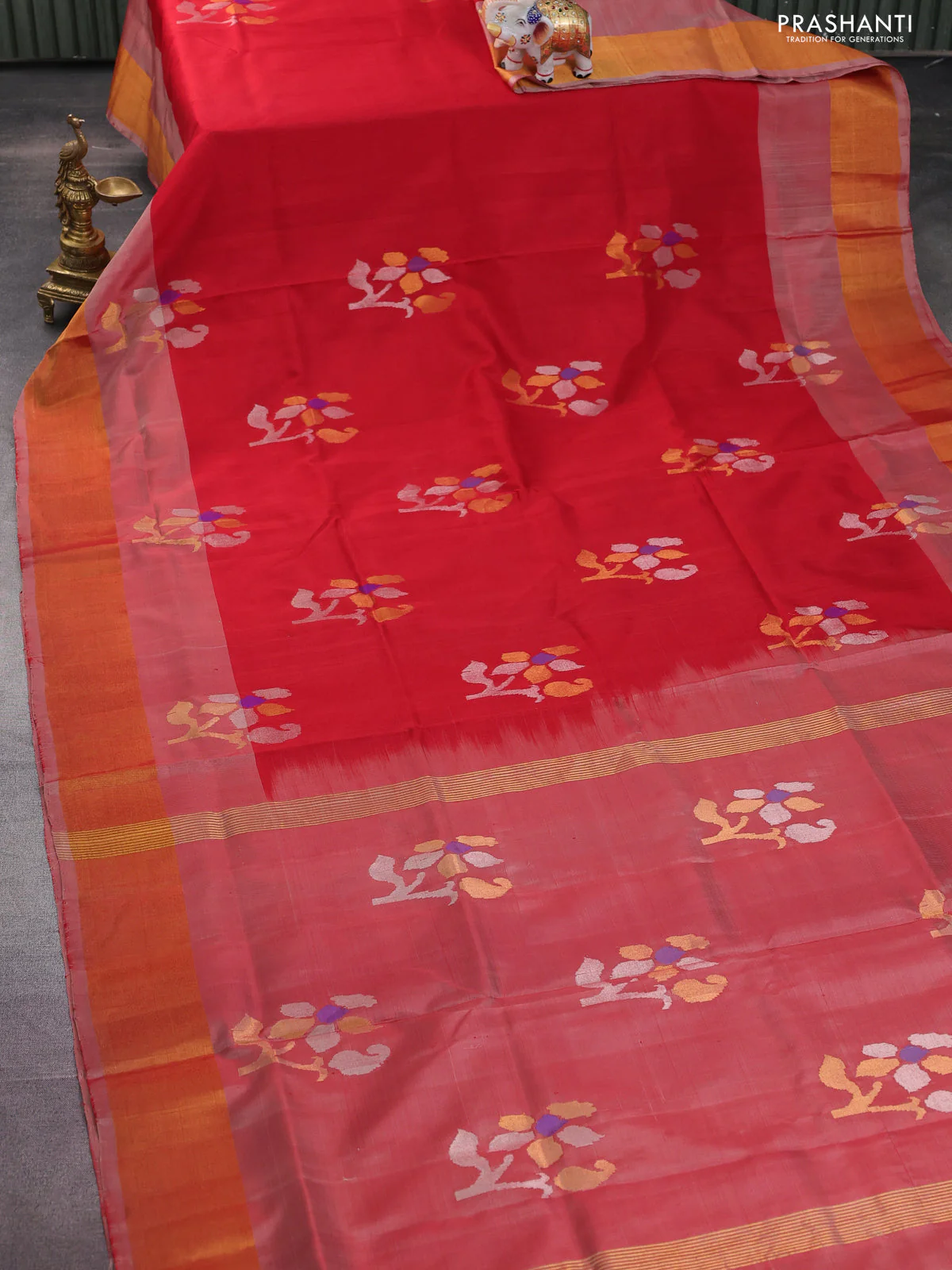 Pure uppada silk saree red and red shade with jamdhani zari woven buttas and zari woven border - Image 2