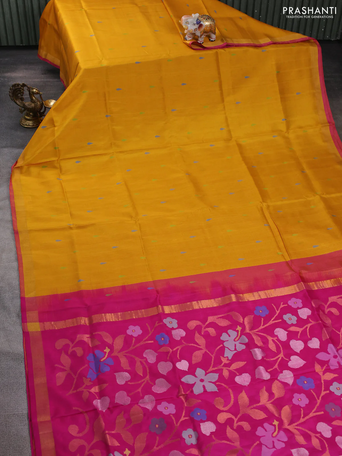 Pure uppada silk saree yellow and pink with thread woven thilak buttas and jamdhani design pallu - Image 2