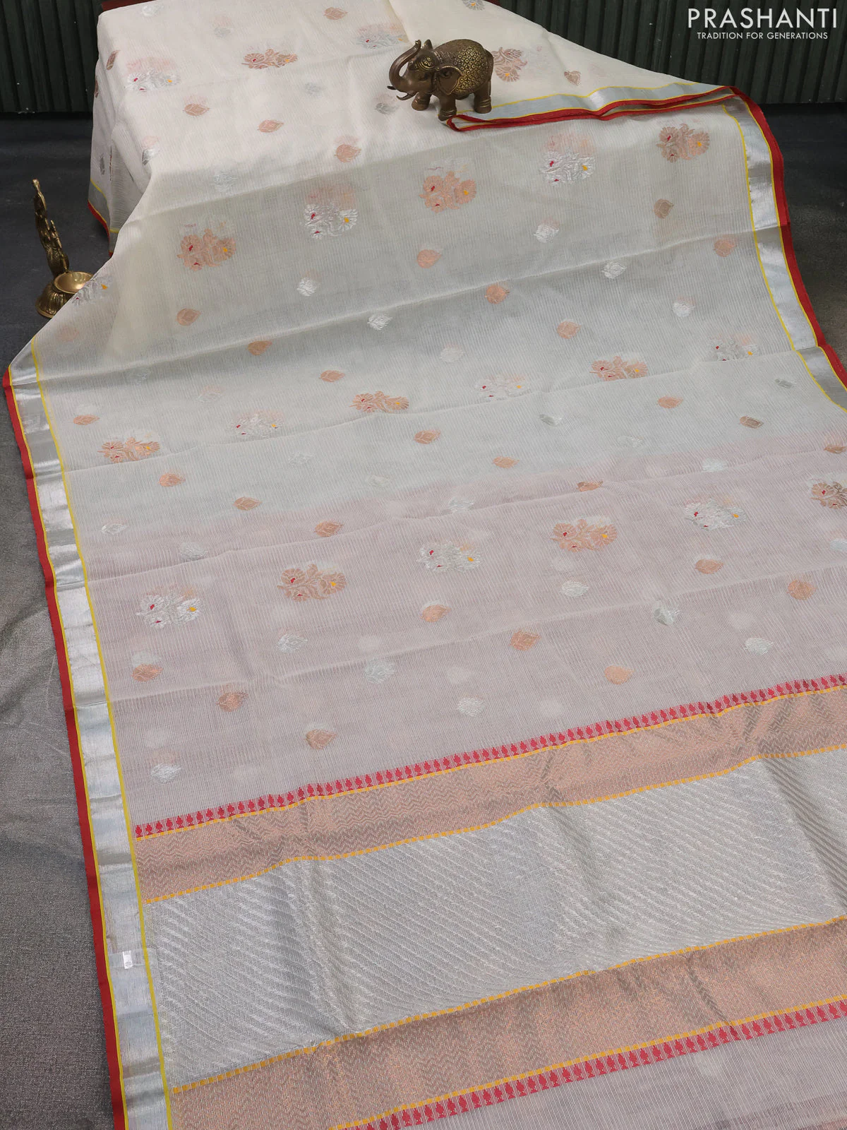 Pure zari kota silk saree beige and maroon with silver & silver zari woven buttas and silver zari woven border - Image 2