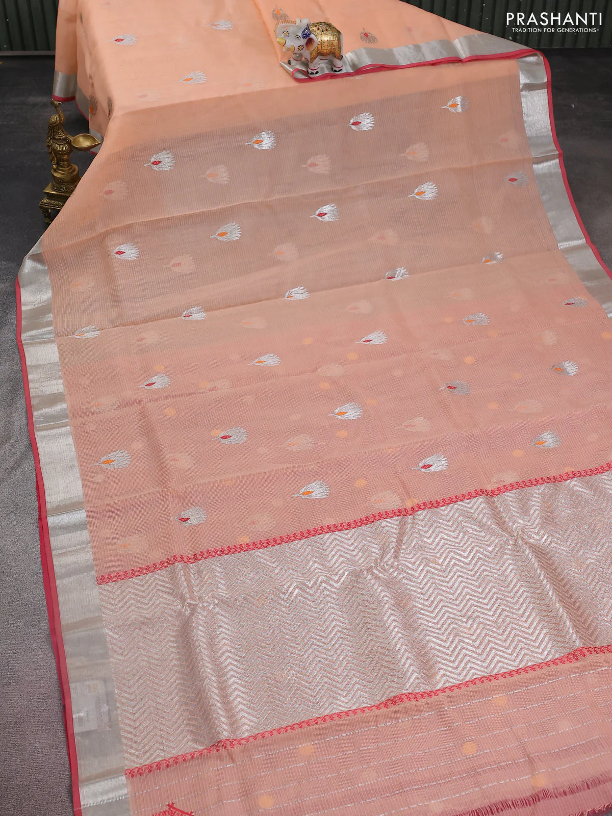 Pure zari kota silk saree peach shade and pink with thread & silver zari woven buttas and silver zari woven border - Image 2