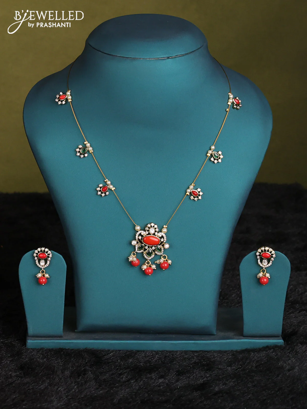 Red narayanpet cotton saree with matching neck piece - Image 5