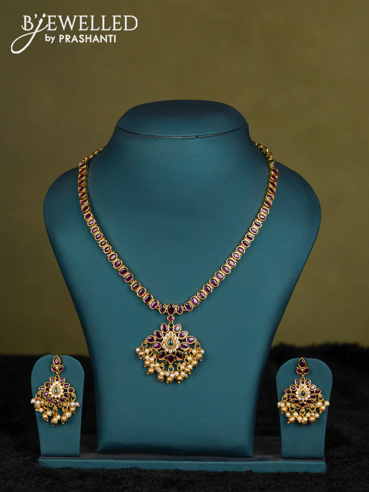 Red-Violet kanchipuram silk saree with matching neck piece - Image 4