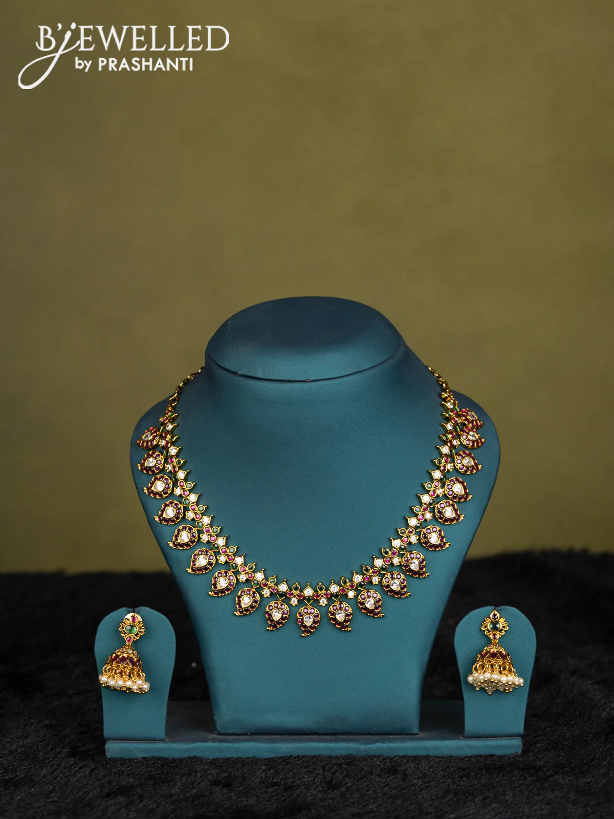 Sandal-Green Kanchipuram silk saree with matching Neck piece - Image 4