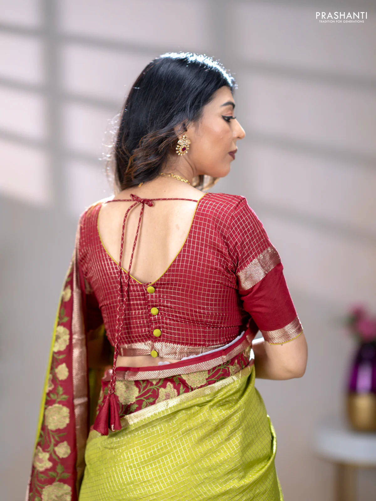 Semi chanderi saree light green and maroon with allover zari woven checked pattern and embroidery zari border - Image 2