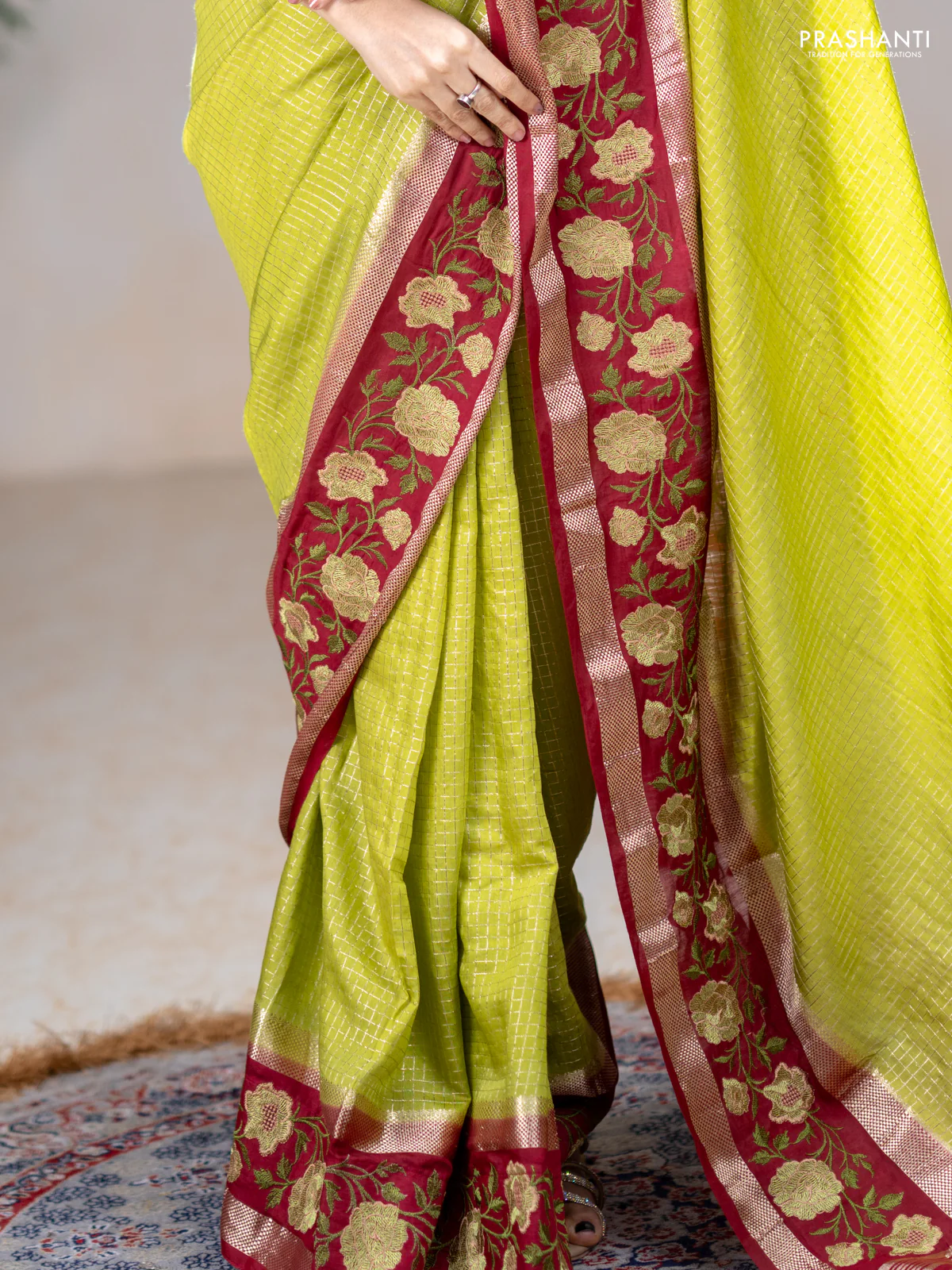 Semi chanderi saree light green and maroon with allover zari woven checked pattern and embroidery zari border - Image 3