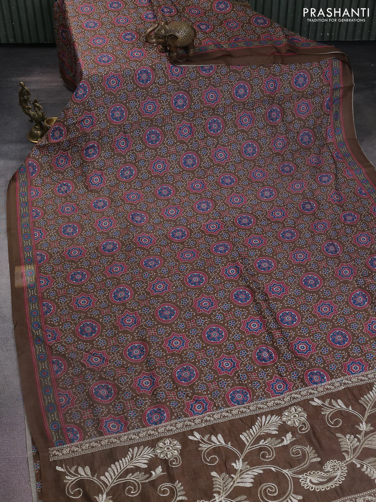 Semi chanderi saree sap green with allover prints and embroidery pallu - Image 2