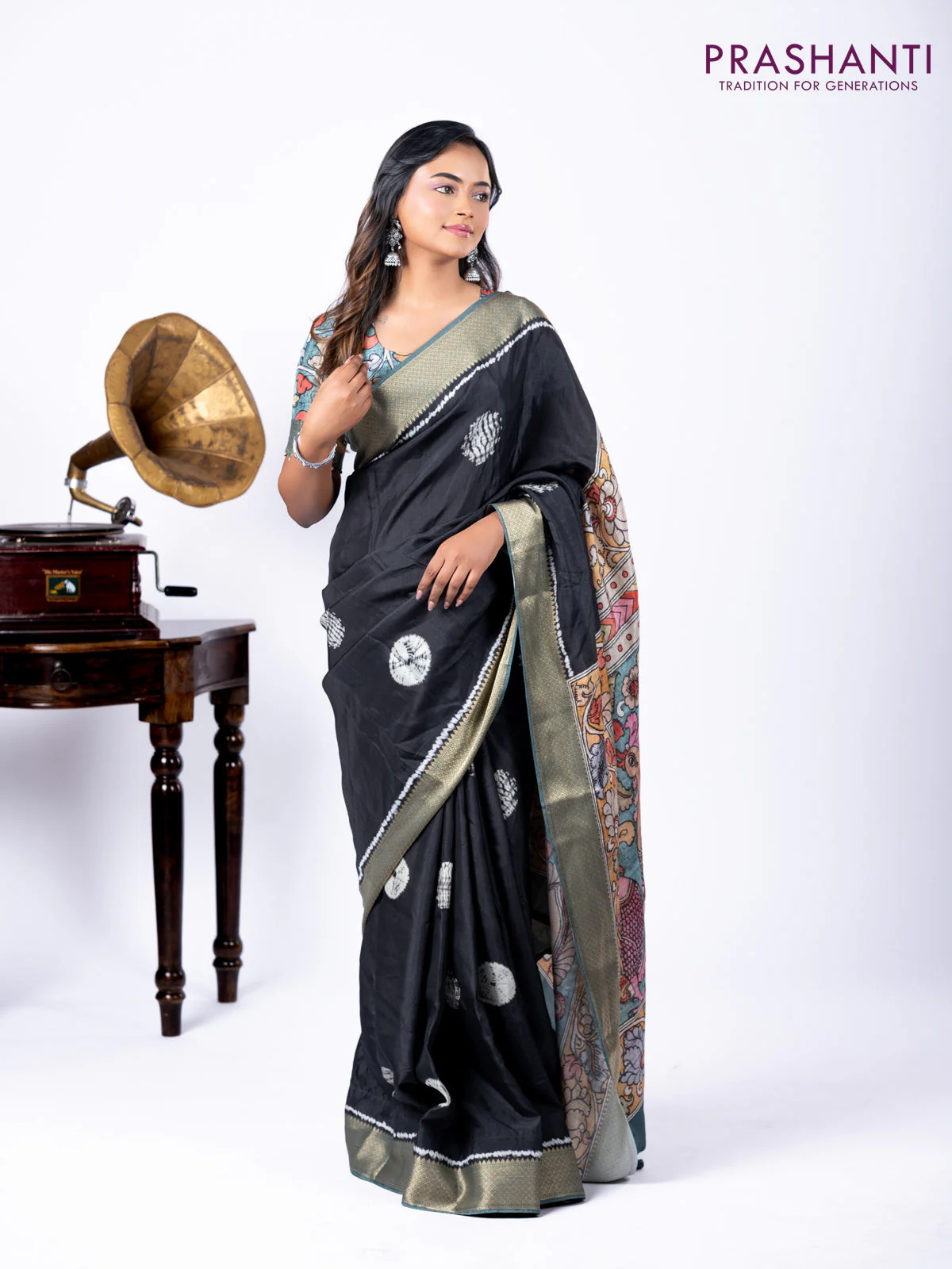 Semi crepe saree black and greyish green with shibori butta prints and kalamkari printed pallu & zari border - Image 2