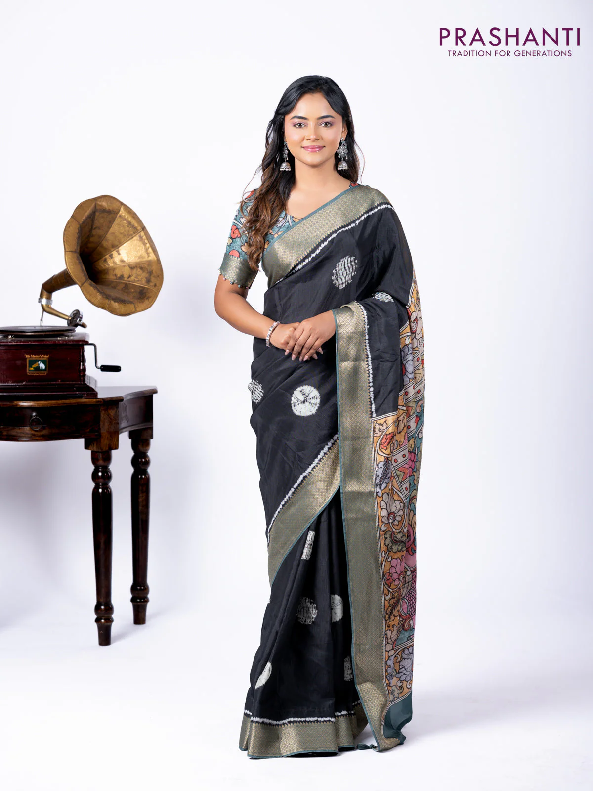Semi crepe saree black and greyish green with shibori butta prints and kalamkari printed pallu & zari border - Image 3