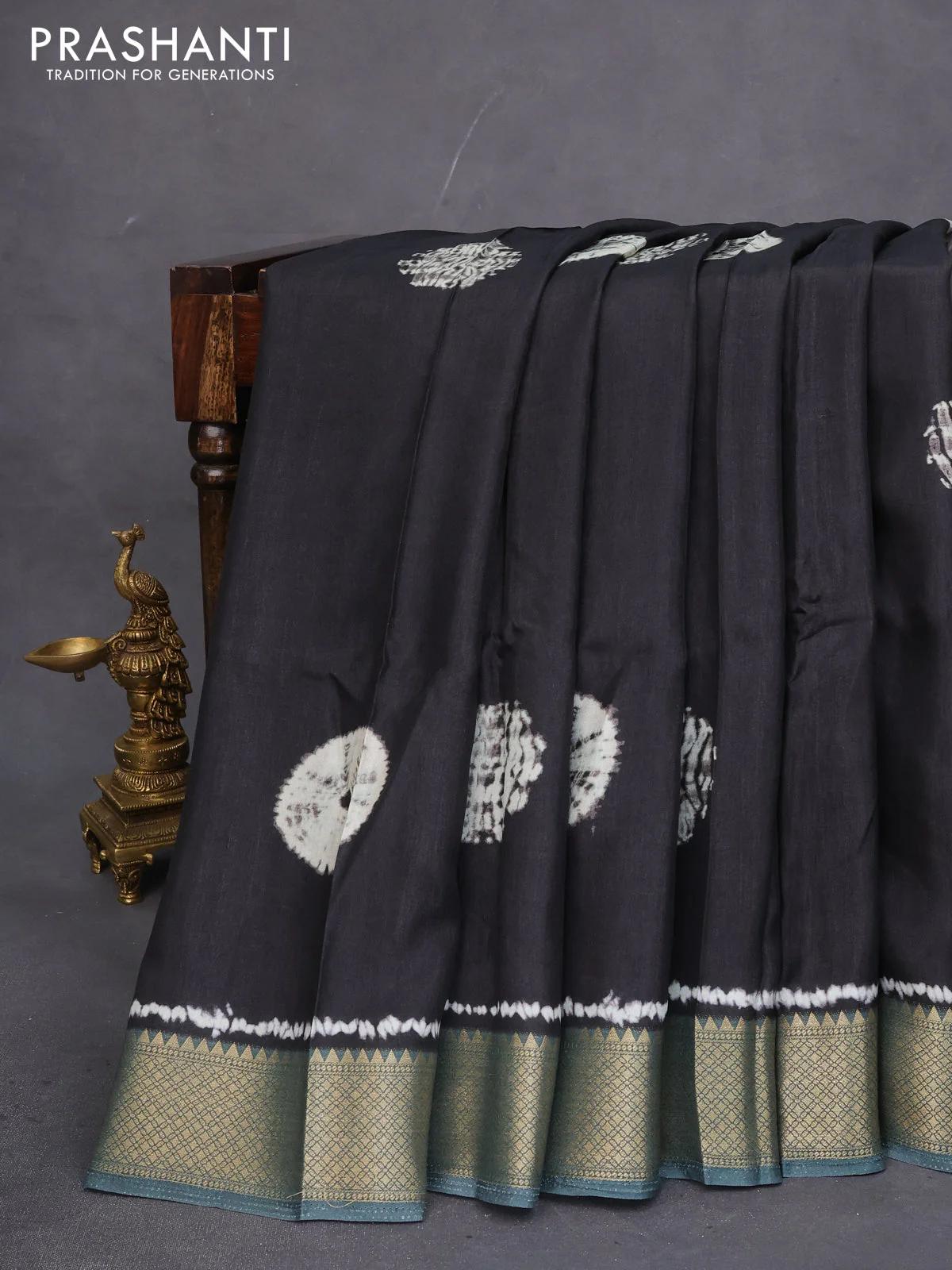 Semi crepe saree black and greyish green with shibori butta prints and kalamkari printed pallu & zari border - Image 7