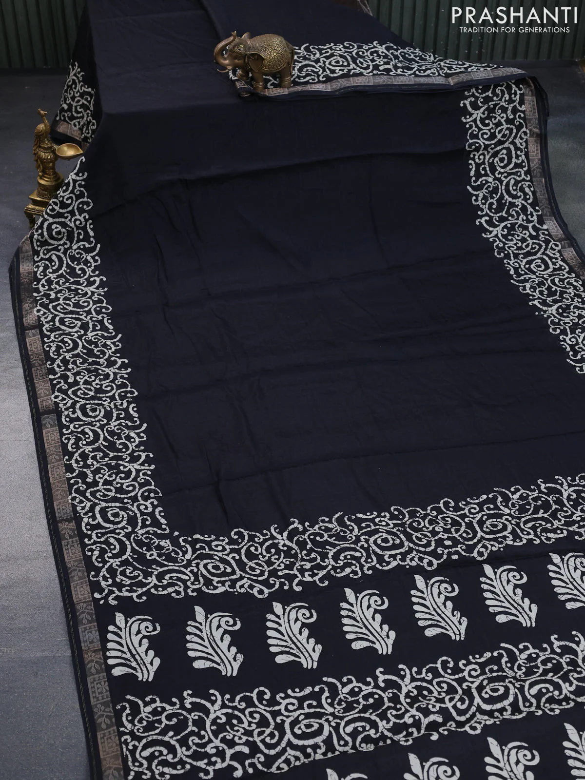 Semi crepe saree black with allover self emboss and batik printed border - Image 12