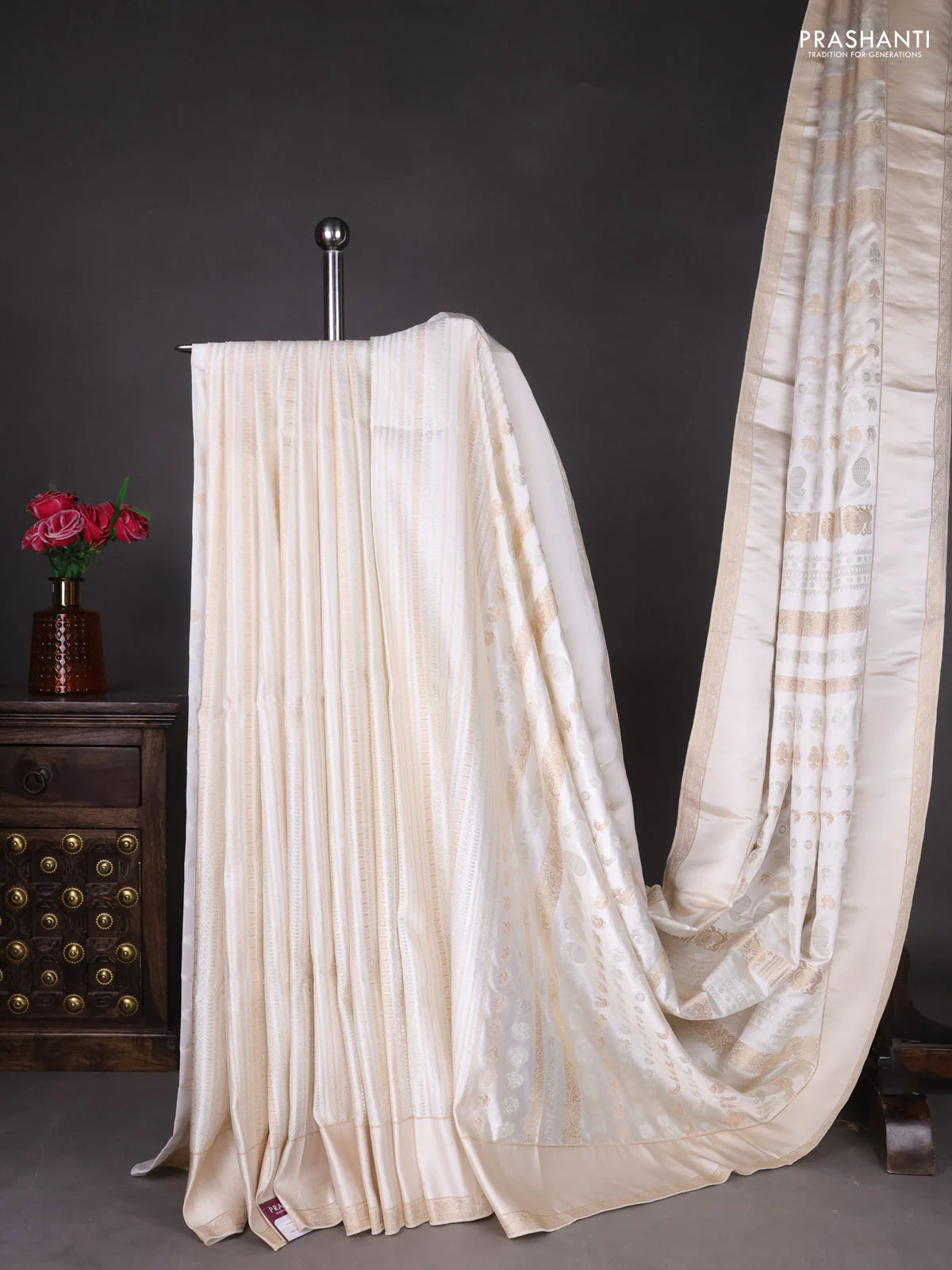 Semi kanchipuram partly saree off white with allover silver & zari weaves and rettapet zari woven border - Image 3