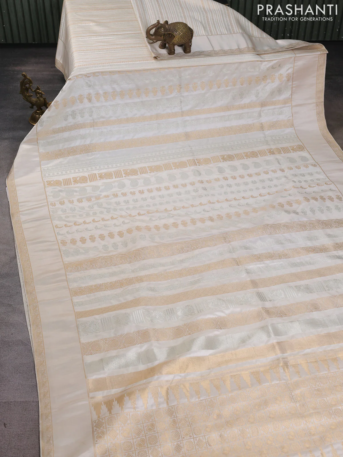 Semi kanchipuram partly saree off white with allover silver & zari weaves and rettapet zari woven border - Image 4