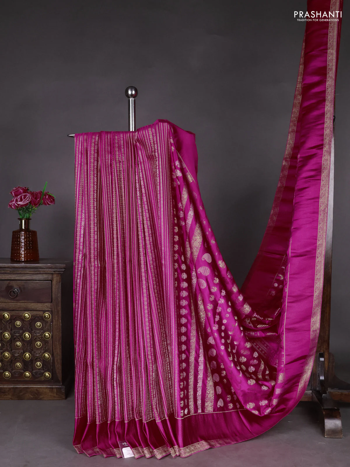 Semi kanchipuram partly saree pink with allover silver & zari weaves and rettapet zari woven border - Image 3