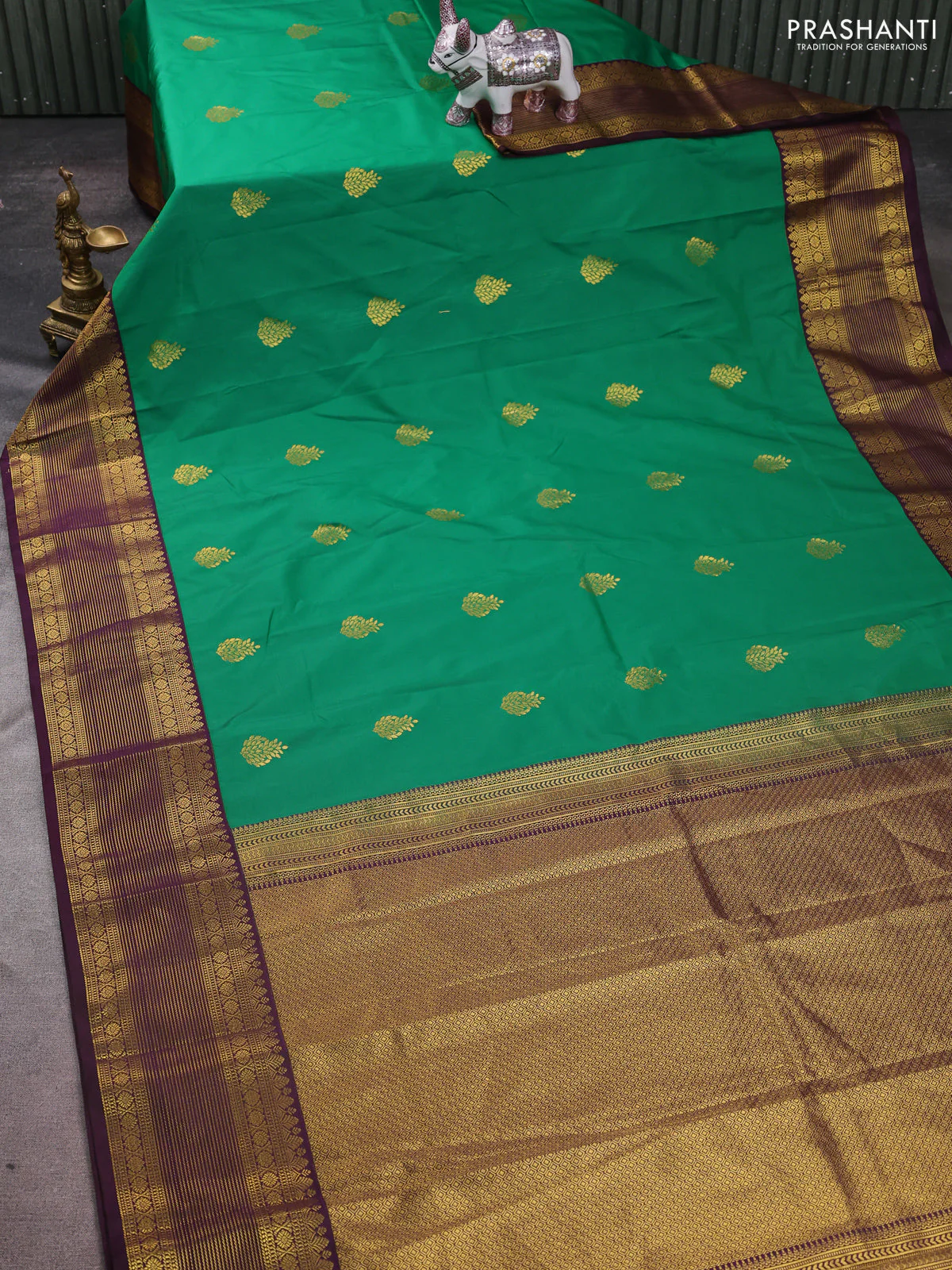 Semi kanchipuram silk saree green and purple with zari woven buttas and zari woven korvai border - Image 2