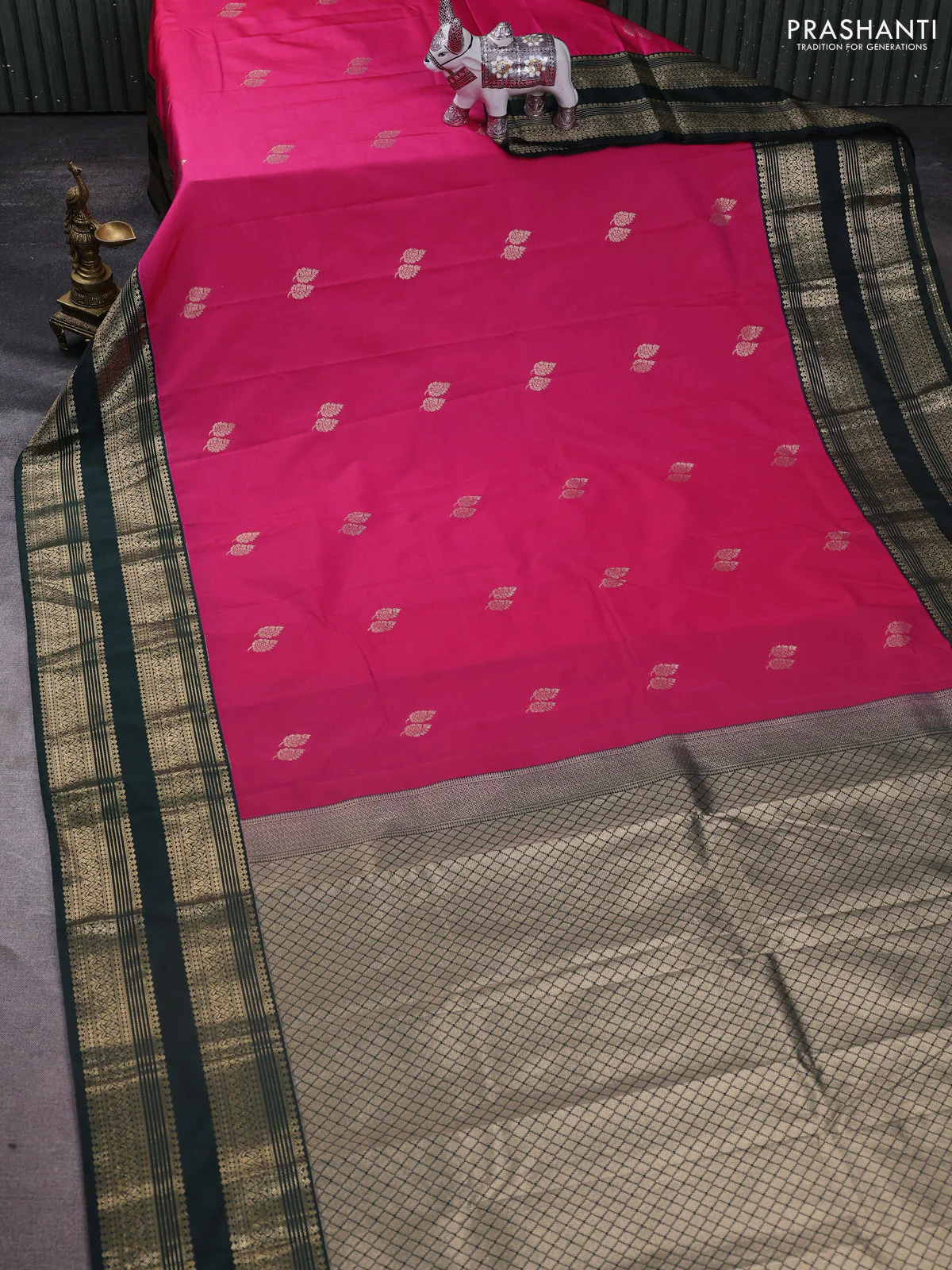 Semi kanchipuram silk saree magenta pink and bottle green with zari woven buttas and long zari woven border - Image 2