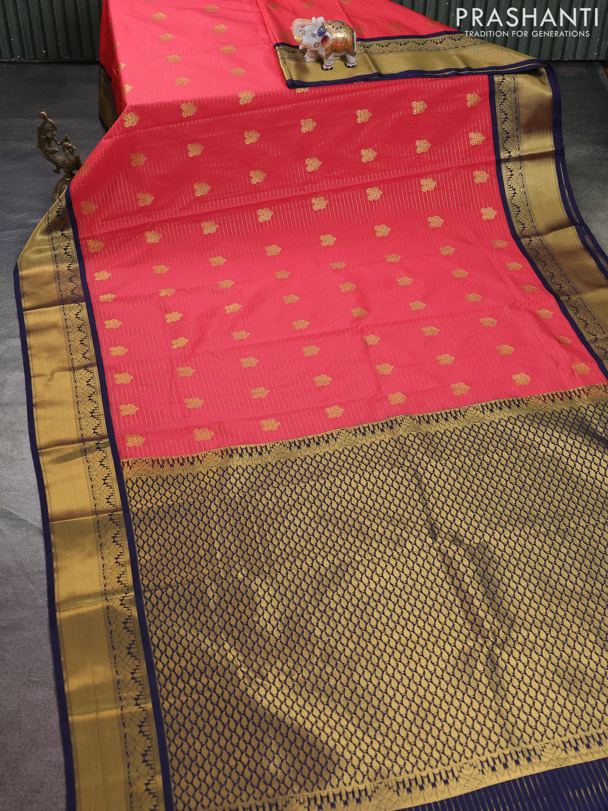 Semi kanchipuram silk saree peach pink and navy blue with allover zari weaves & buttas and rich zari korvai border - Image 2