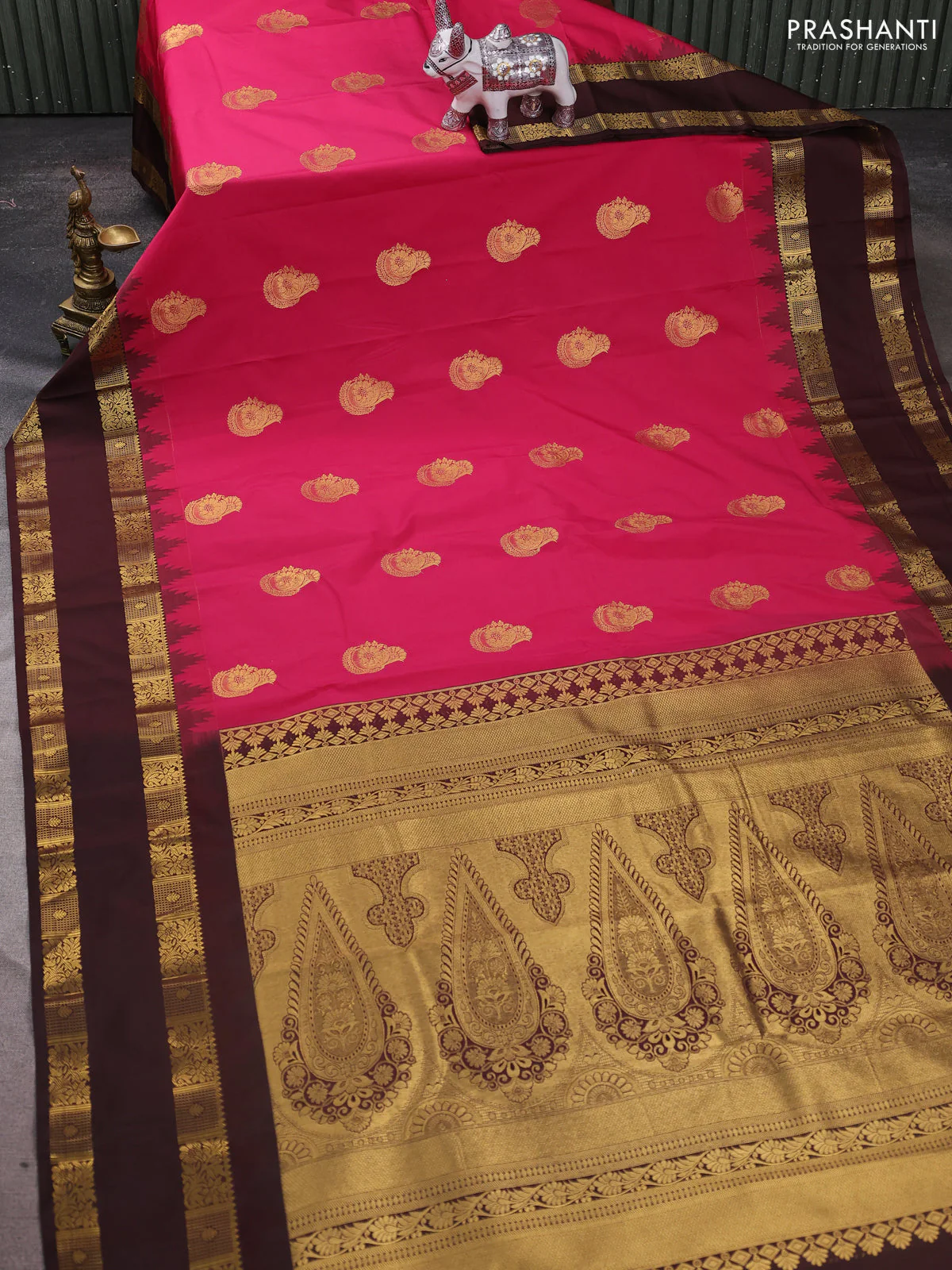 Semi kanchipuram silk saree pink and coffee brown with zari woven buttas and temple design rettapet zari woven border - Image 2