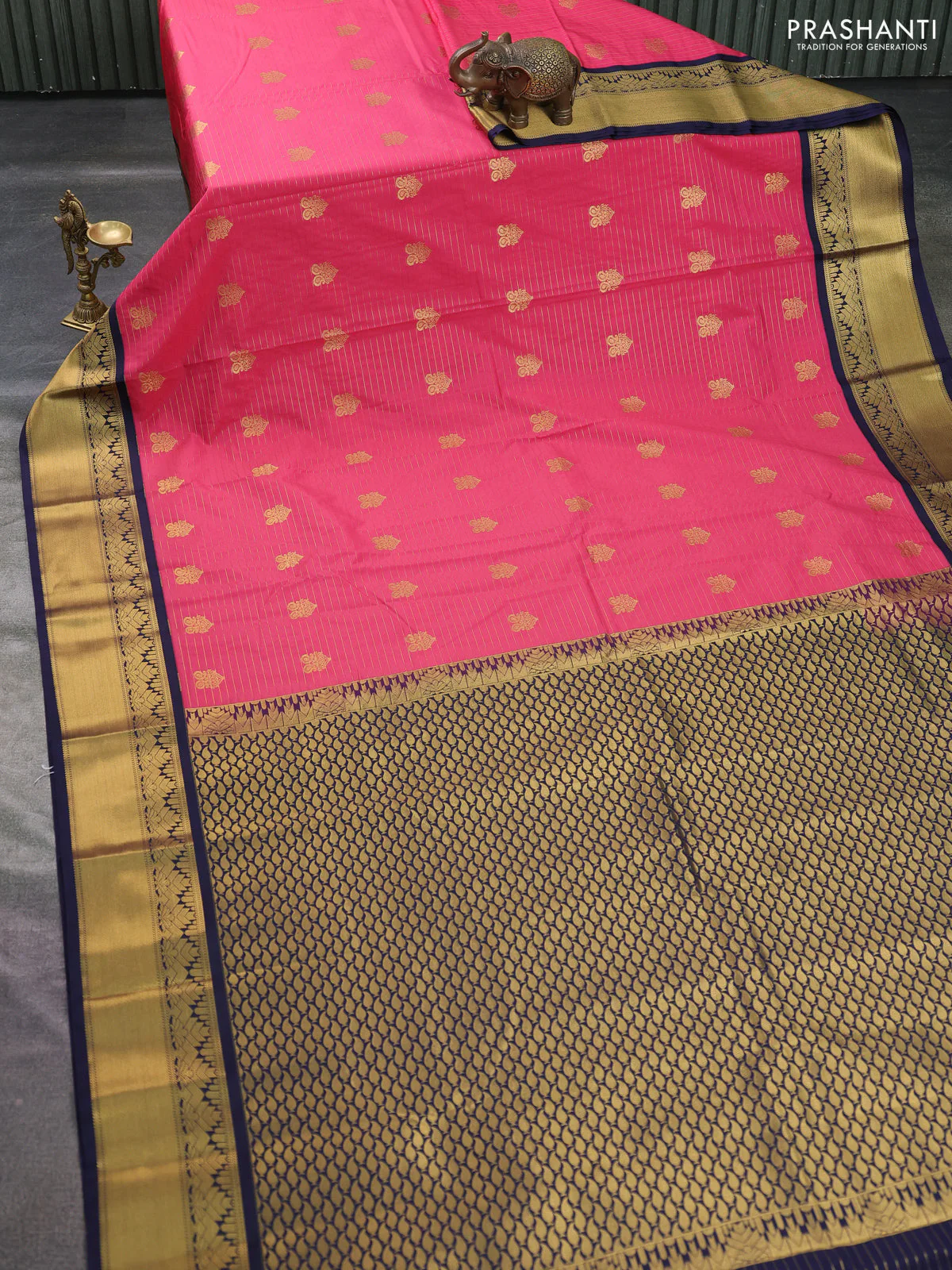 Semi kanchipuram silk saree pink and navy blue with allover zari weaves & buttas and rich zari woven korvai border - Image 2