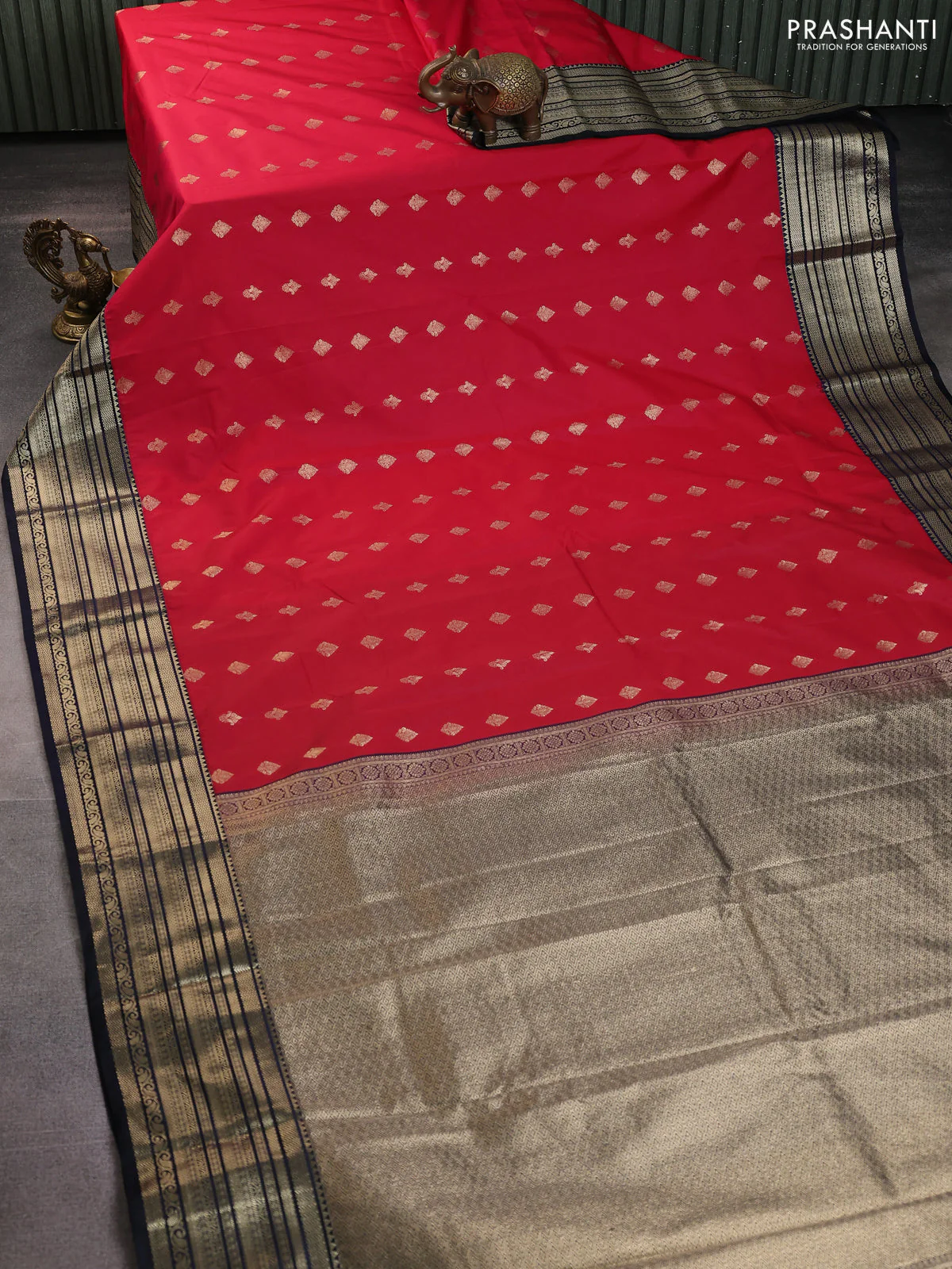 Semi kanchipuram silk saree pink and navy blue with allover zari woven buttas and zari woven korvai border - Image 2