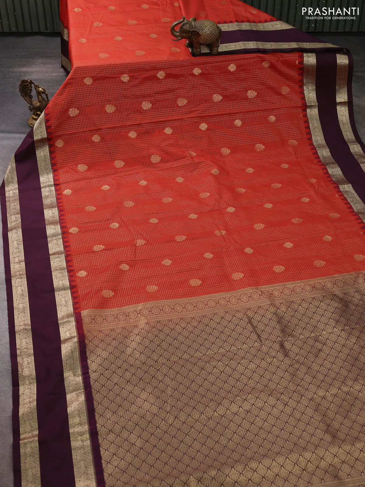 Semi kanchipuram silk saree rustic orange and wine shade with allover zari checks & buttas and temple design rettapet zari woven border - Image 2