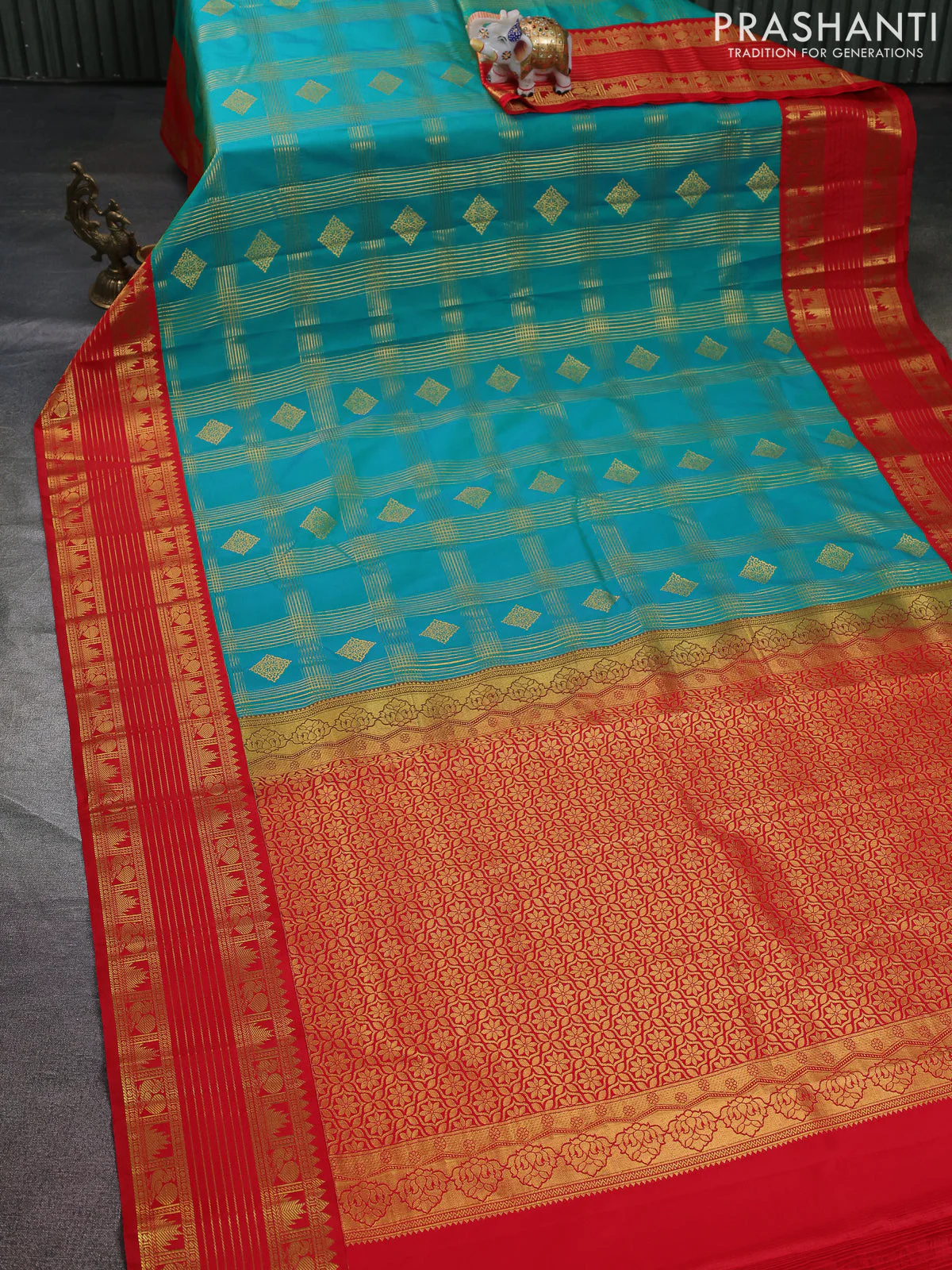 Semi kanchipuram silk saree teal green and red with allover zari checks & buttas and temple design rettapet zari woven border - Image 2