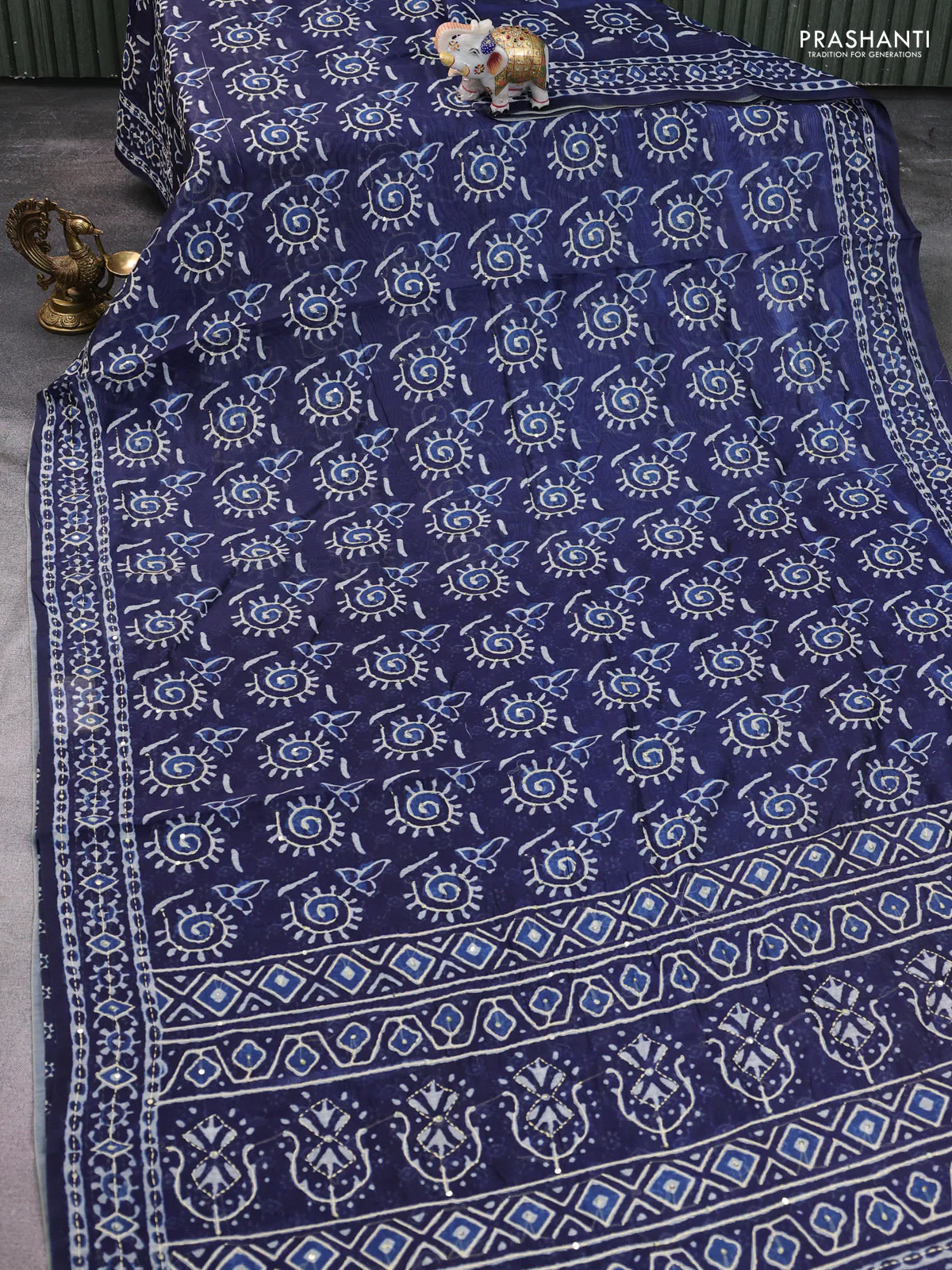 Semi linen saree indigo blue with allover prints & kantha stitch work - Image 2