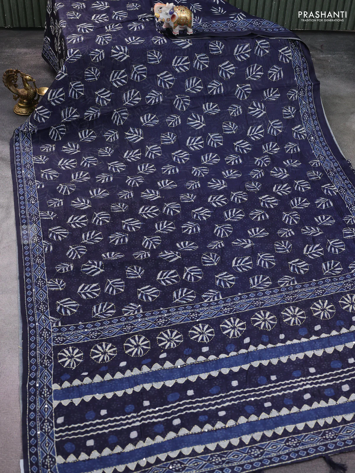 Semi linen saree navy blue with allover leaf prints & kantha stitch work - Image 2