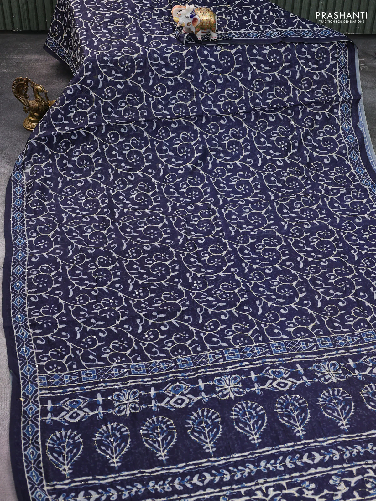 Semi linen saree navy blue with allover prints & kantha stitch work - Image 2