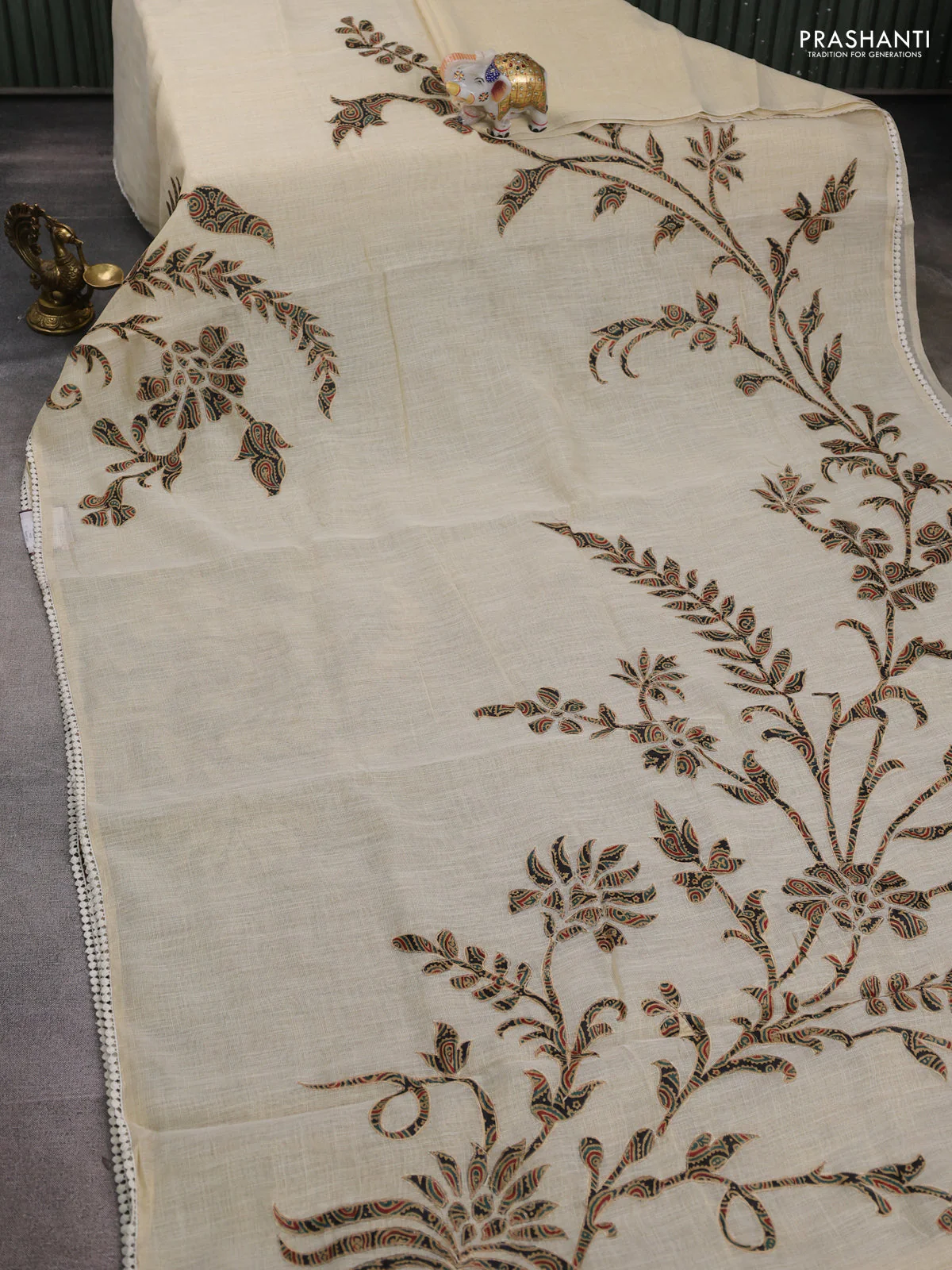 Semi linen tissue saree cream and black with applique work and crocia lace work border - Image 2
