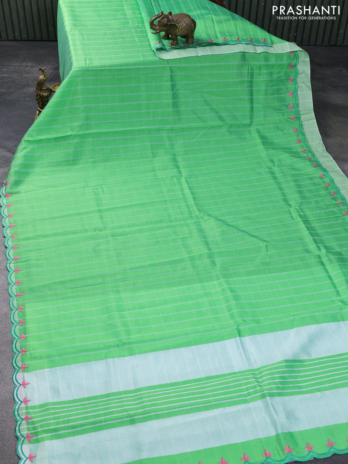 Semi Mangalgiri silk cotton saree green with checked pattern and embroidery work border - Image 2
