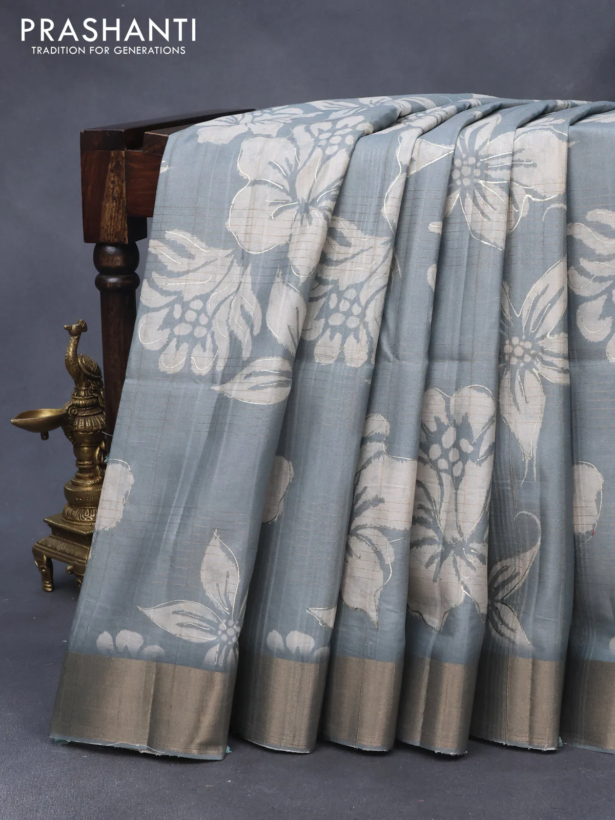 Semi matka foil printed saree grey with allover floral prints & zari weaves and zari woven border - Image 4